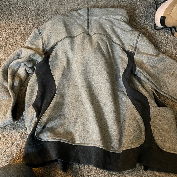 Vintage lululemon hooded jacket - size 8 - Picture 3 of 3